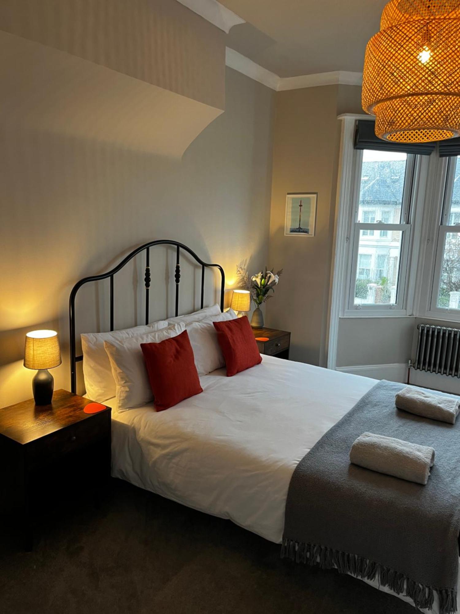 Contemporary Beach Apartment Brighton Exteriör bild